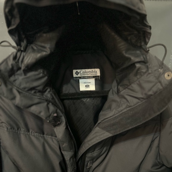 Columbia Puffer Winter Jacket – Size XS, Lightweight & Warm - Picture 3 of 5
